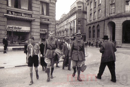 Französische Internierte am Zentralplatz in Biel, 1940