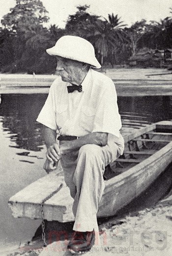 Albert Schweitzer am Ufer des Ogowe-Flusses