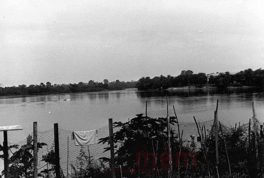 Lambaréné, Ogowe-Landschaft vom Garten aus