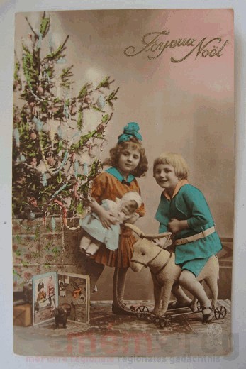 Kinder, Spielzeug, Weihnachtsbaum. Weihnachtskarte