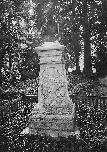 Rousseau-Denkmal