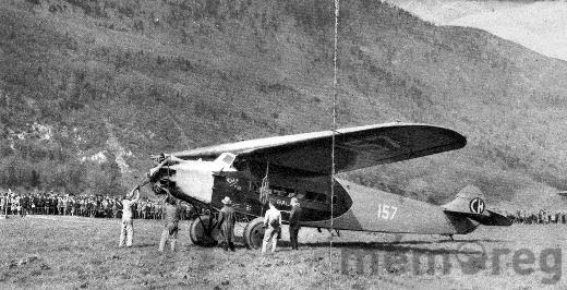 Un avion de la Balair sur le terrain d`aviation à Bienne, en 1928