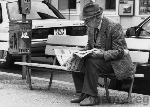 Lisant le «Journal du Jura»