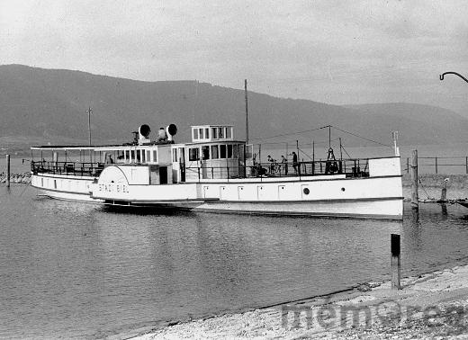 Das Dampfschiff «Stadt Biel» im Hafen von Erlach, um 1930