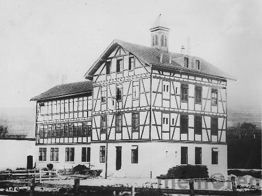 Fabrique de montres de la «Tavannes Watch et Cie» à Tavannes, vers 1900