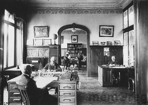 Schreibstube in der «Tavannes Watch Co.» in Tavannes, um 1910