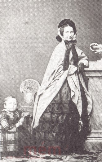 Marie Goegg-Pouchoulin mit ihrem Sohn Egmund, um 1857