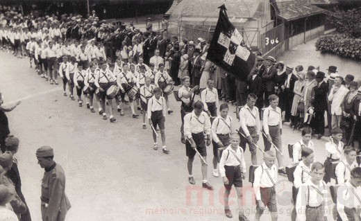 Defilee des Jugendkorps Biel, um 1928