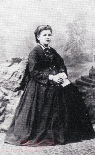 Anna Maria Brenzikofer aus Nidau, um 1875